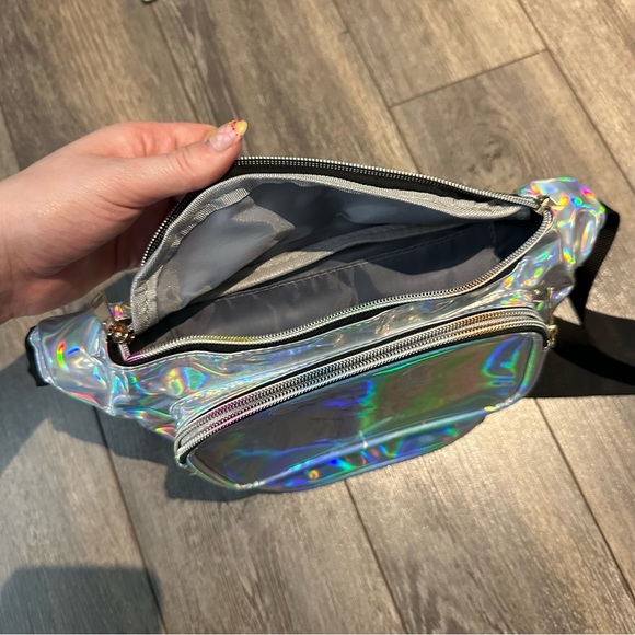 Silver holographic fanny pack - Picture 3 of 5